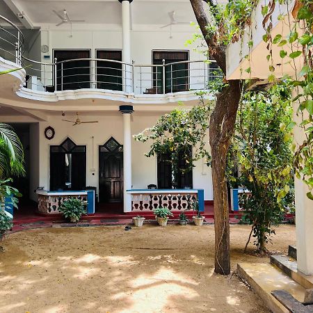 Sea Rock Beach Hotel Vịnh Arugam Ngoại thất bức ảnh