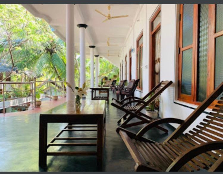 Sea Rock Beach Hotel Vịnh Arugam Ngoại thất bức ảnh